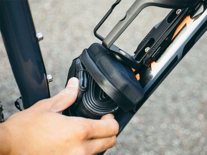 Topeak Ninja Pouch+ Mountain for Cages 6 Topeak Ninja Pouch+ Mountain for Cages - Image 4